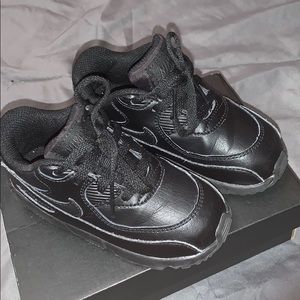 Boys Nike shoes 8c air max